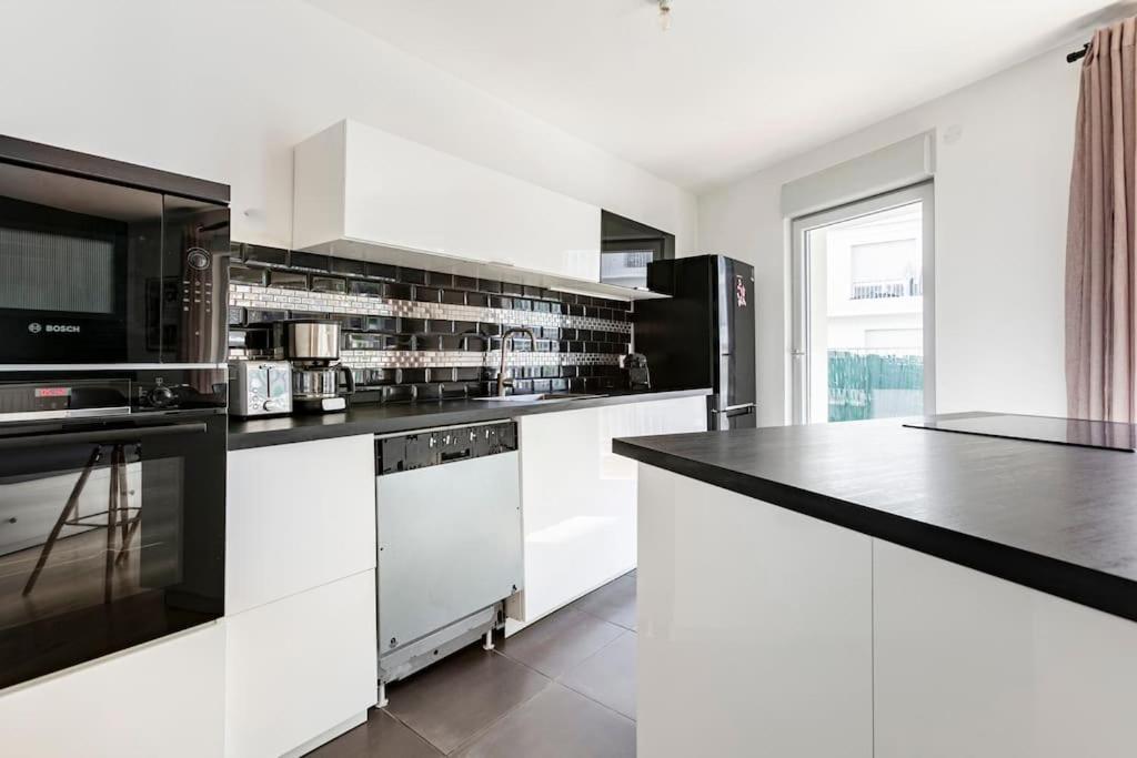 Grand Appartement , Paris La Defense Arena, 50 Metres De La Gare, 15 Min Champs Elysees Nanterre Dış mekan fotoğraf